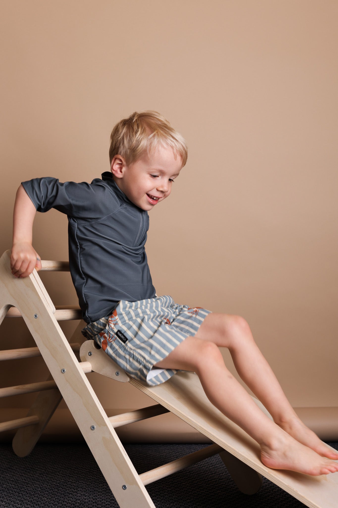 Boy wearing Fjord rashguard – side view with zip