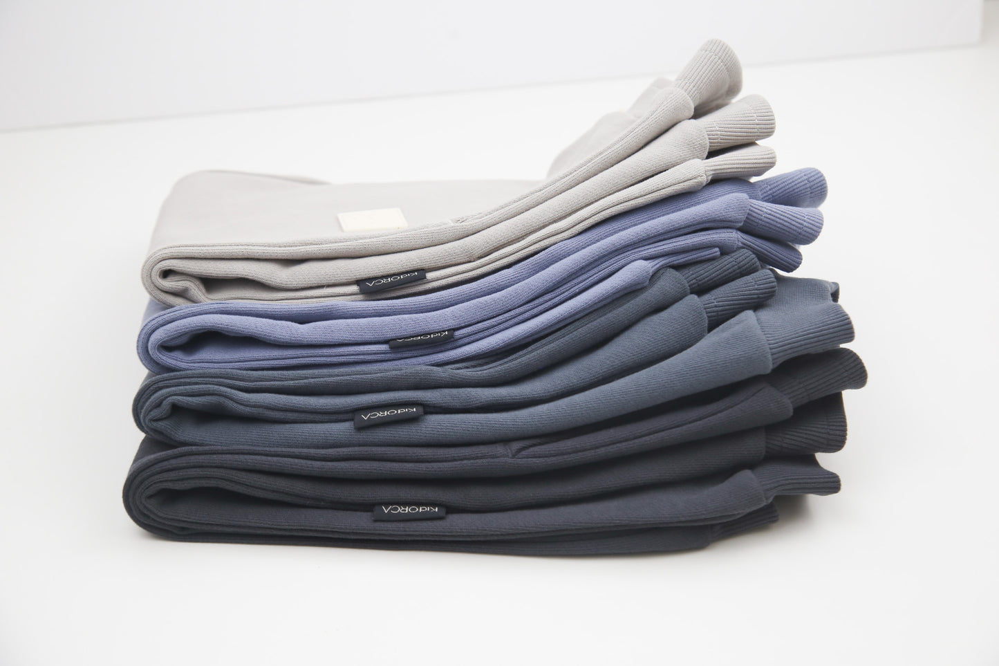 Close-up of brushed terry fabric and tapered fit – lava kids sweatpants
