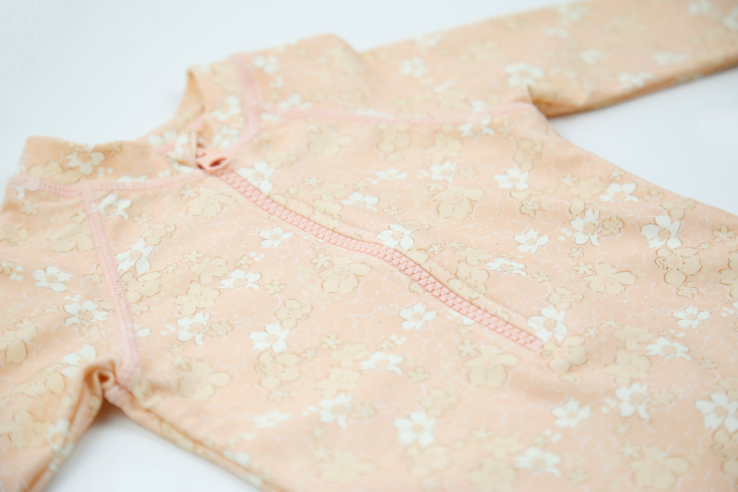 Close-up of stretchy quick-dry fabric – Evangelina Tuscany baby jumpsuit