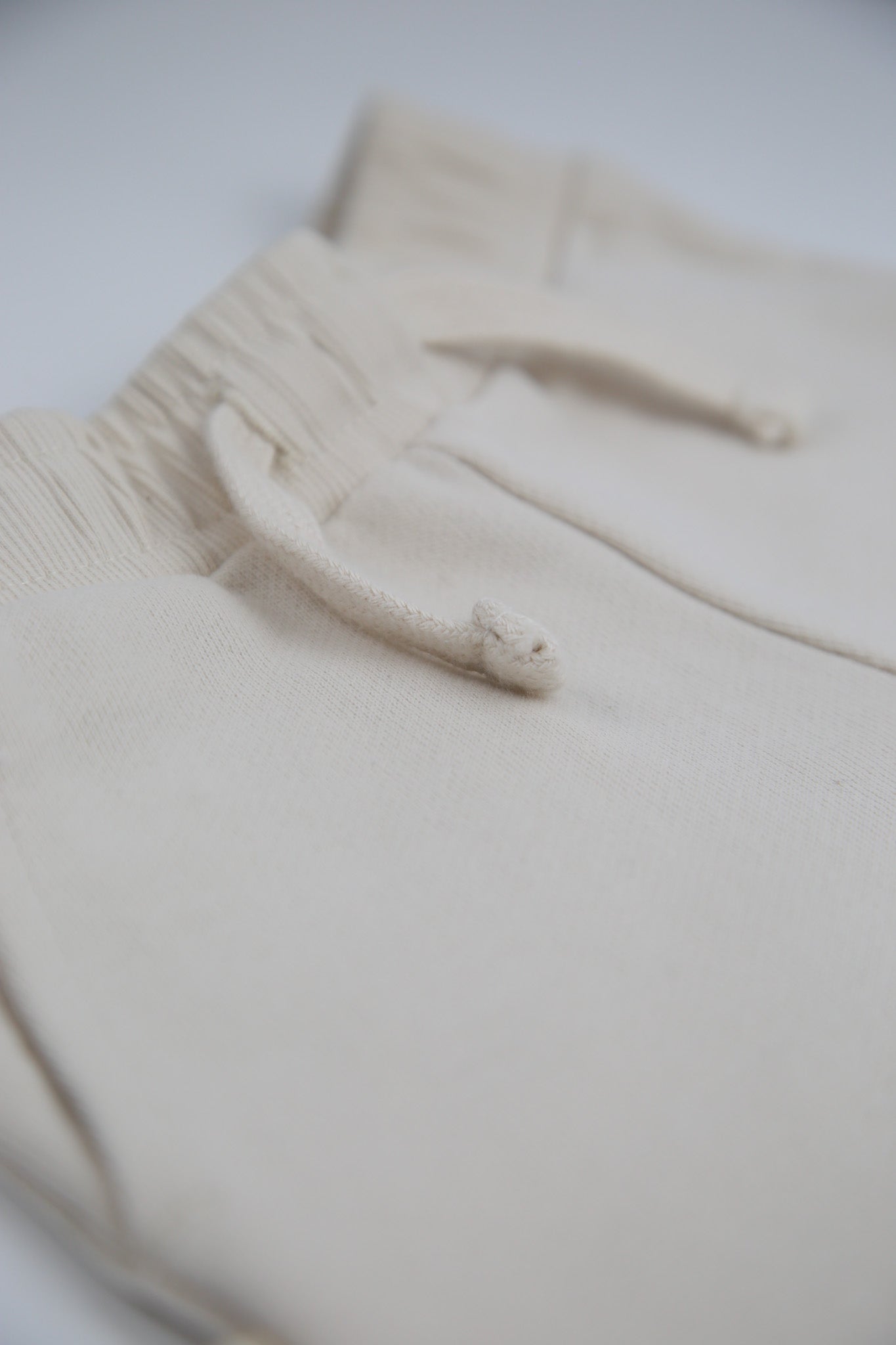 Close-up of french terry fabric and elastic waistband – oat kids shorts