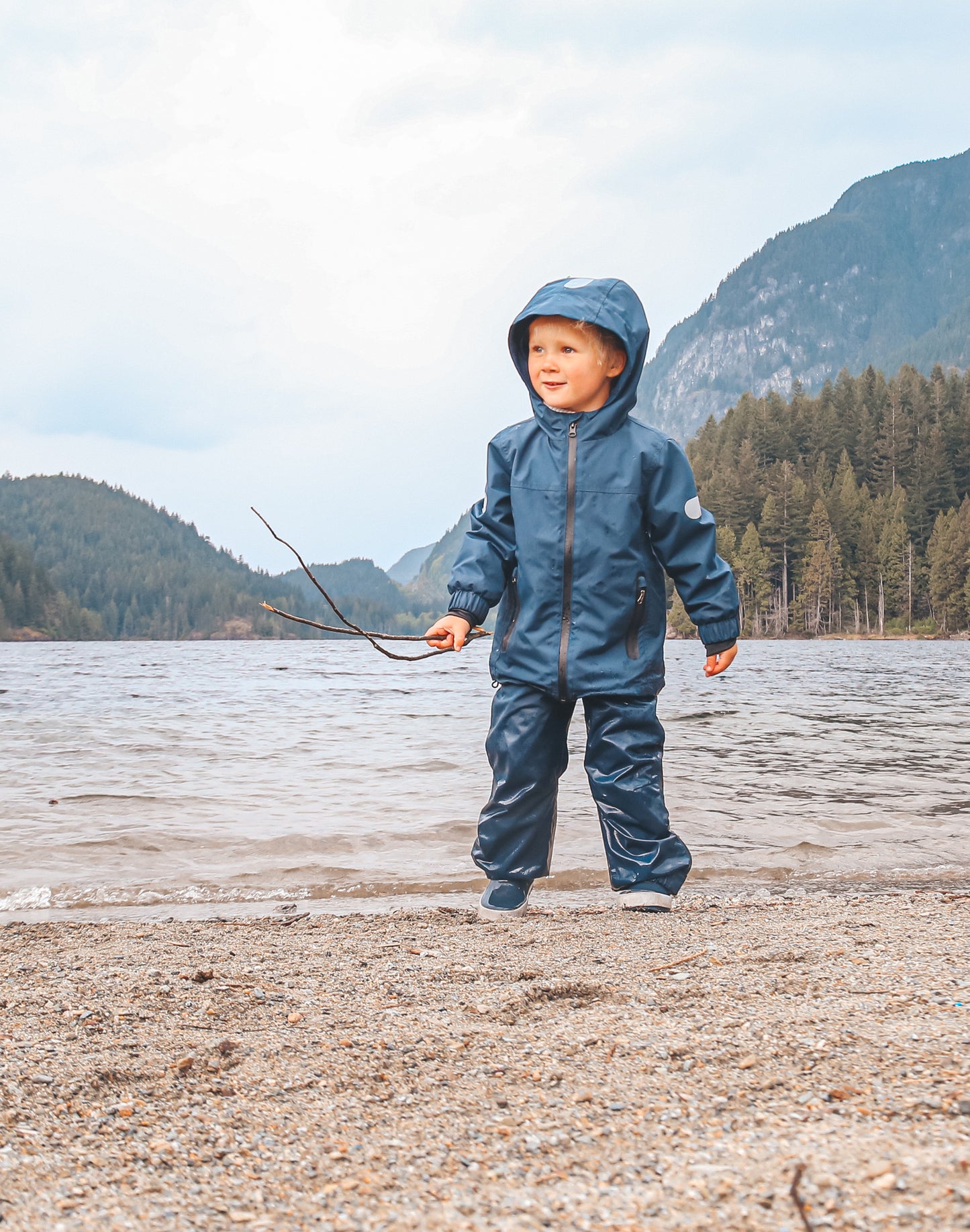 Child wearing navy waterproof rain pants by KidORCA