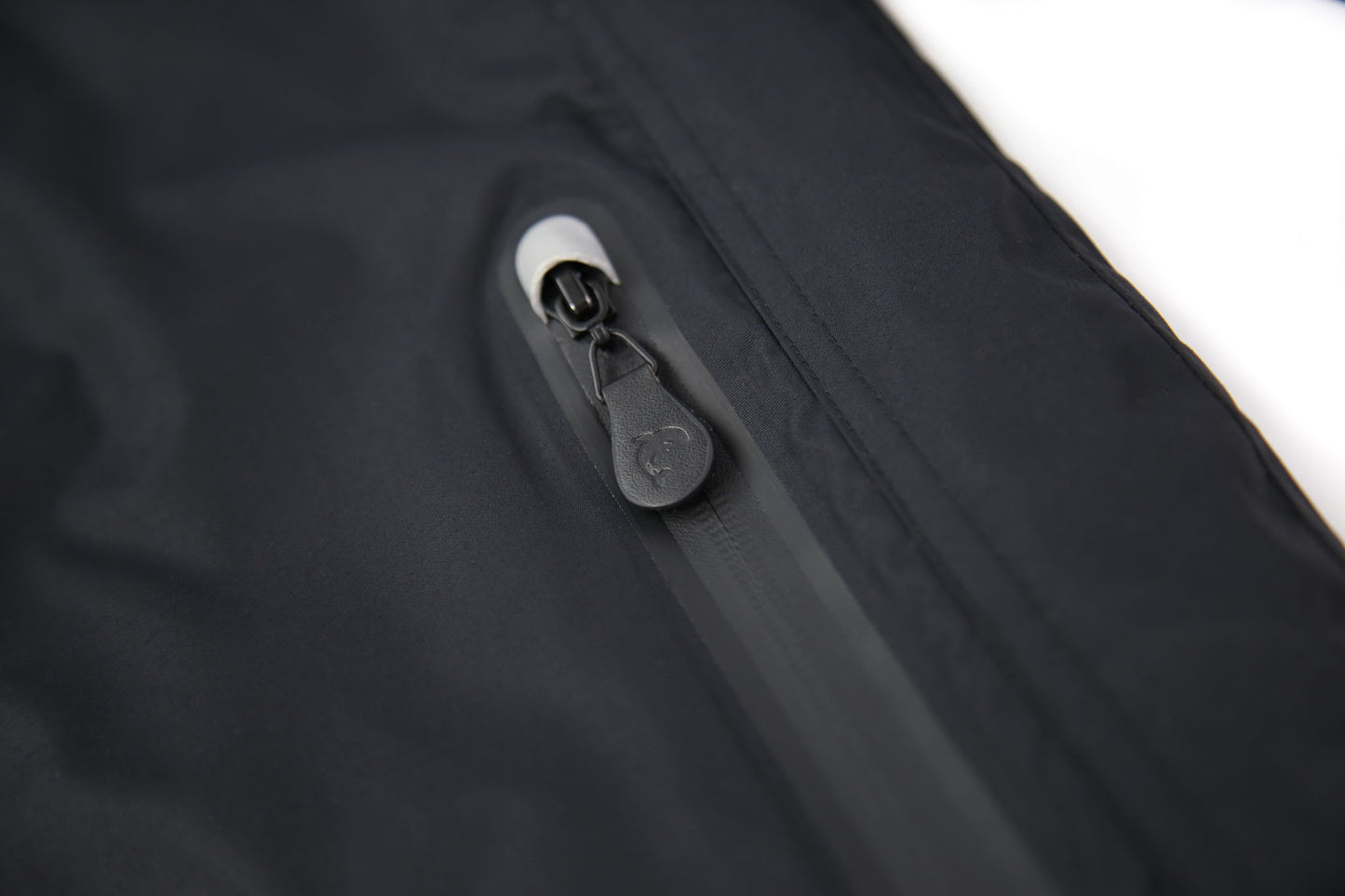 Taped seams and waterproof zipper detail – black insulated jacket