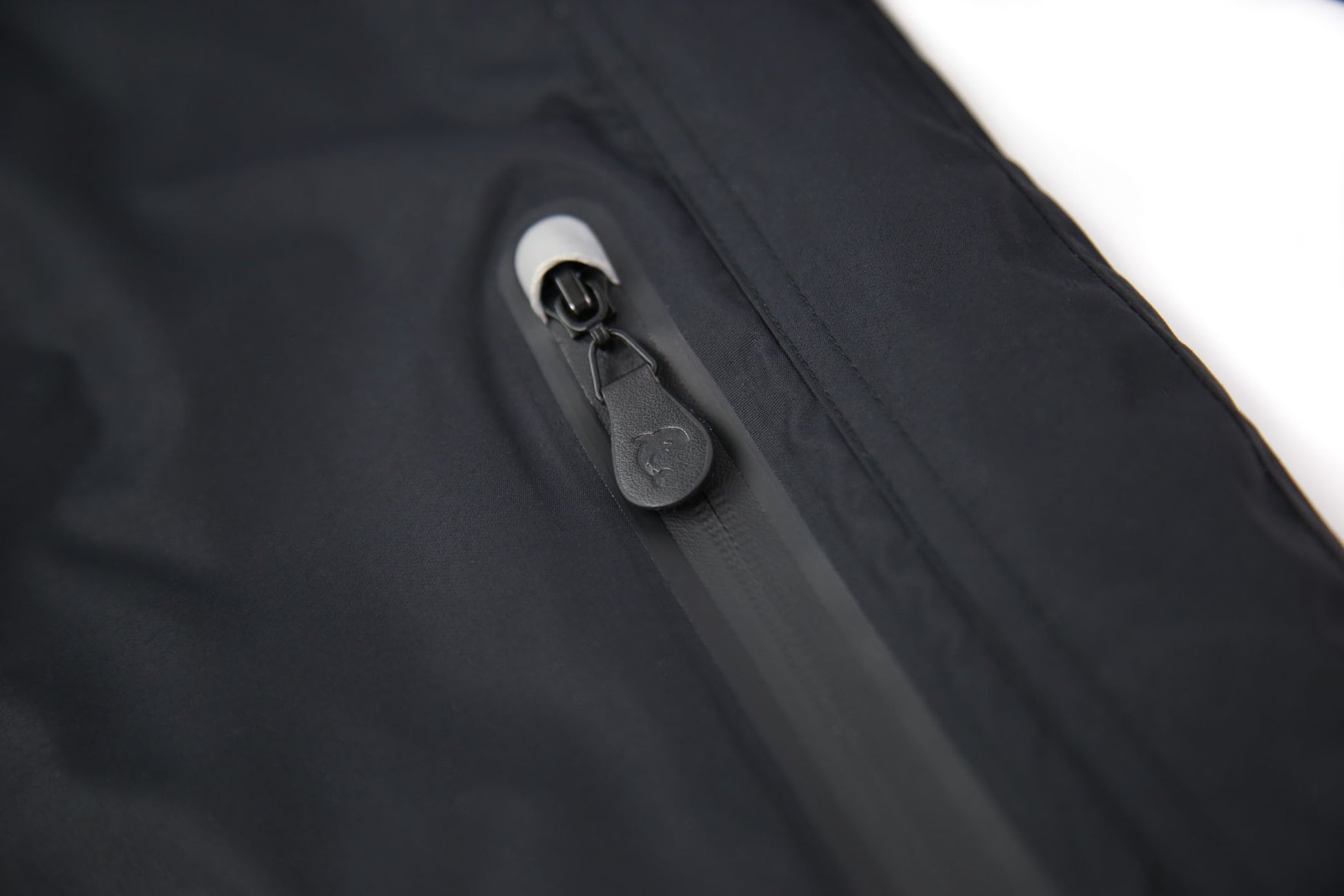 Taped seams and waterproof zipper detail – black insulated jacket