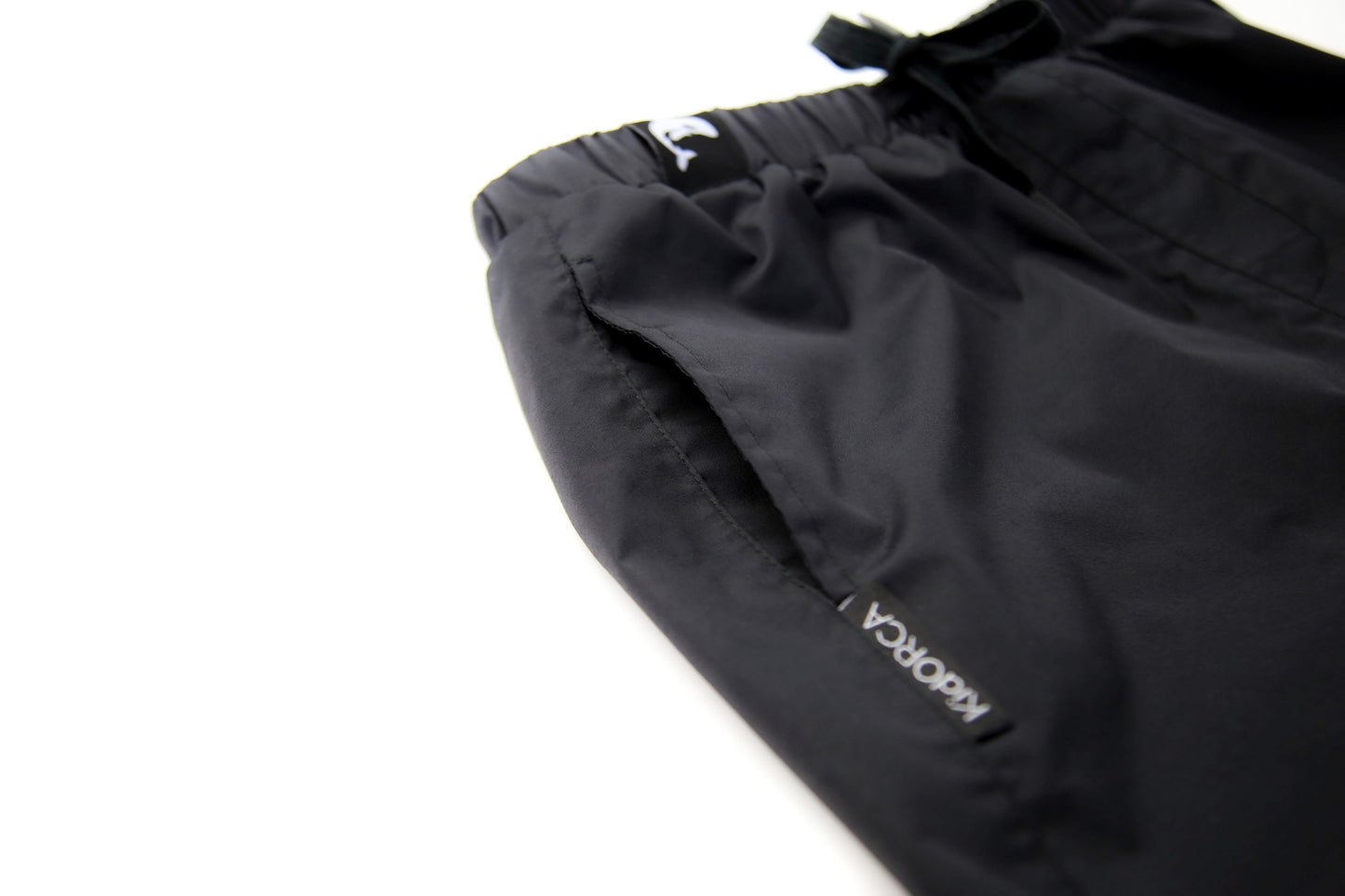 Elastic waistband detail – black insulated rain pants