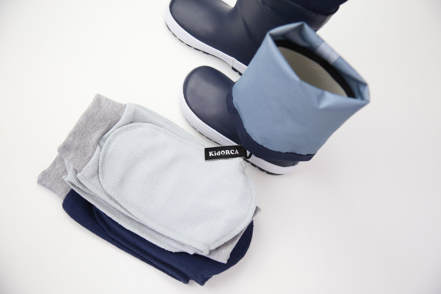 Non-slip sole with grip dots – kids fleece socks