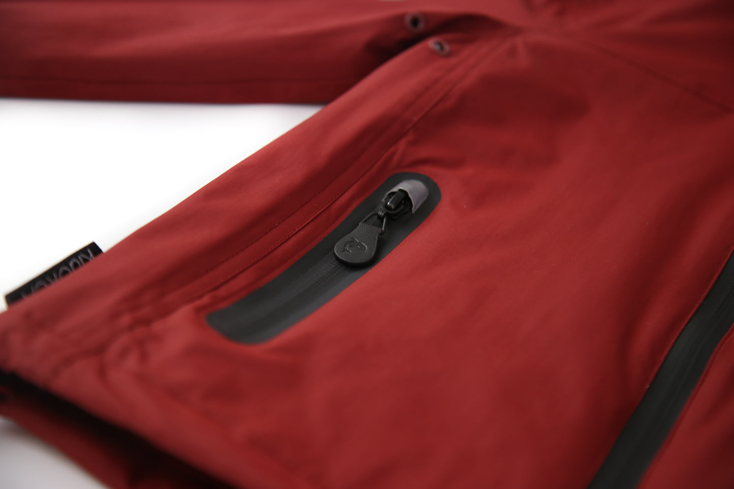 Waterproof zipper close-up – merlot kids rain jacket