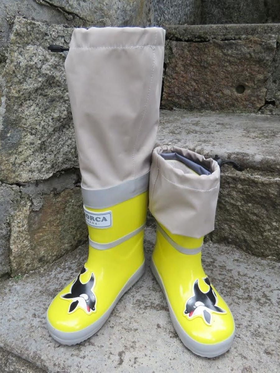 Kids yellow rain boots with above-knee waders – front view
