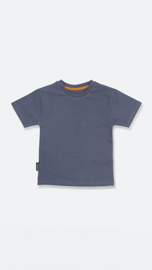 Organic cotton kids tee in fjord blue – front view