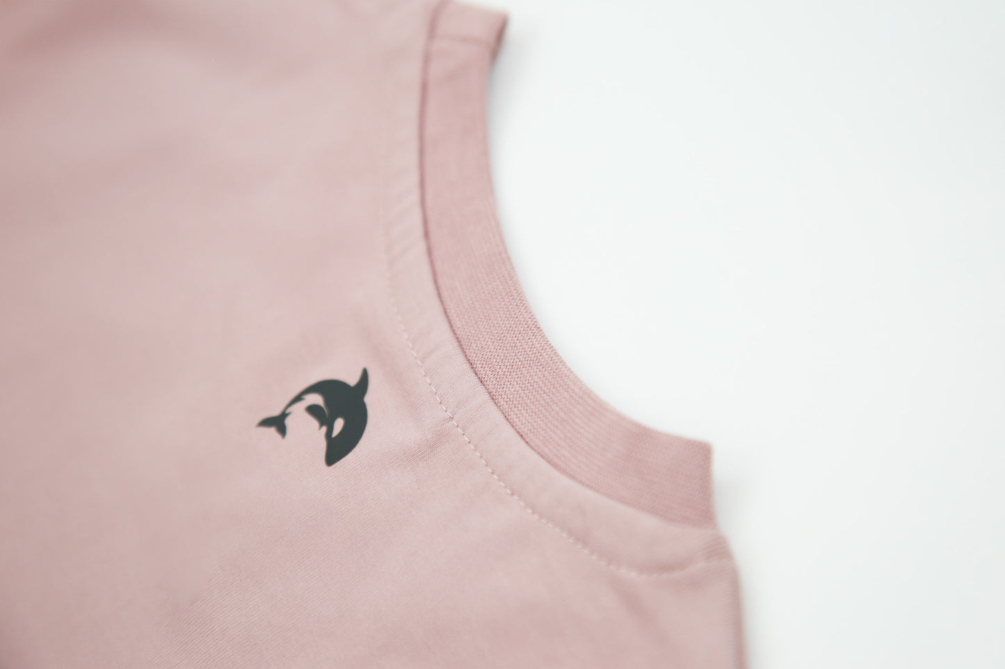 Close-up of organic cotton fabric texture – mauve kids tee