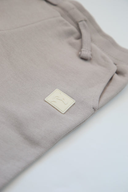 Rib cuff and side pocket detail on pebble grey sweatpants – french terry kids