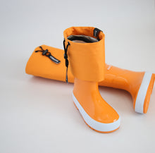 Kids cheddar rain boots with above-knee waders – front view